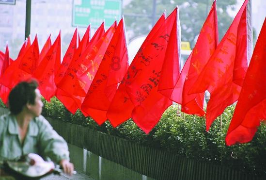 琼中黎族苗族自治县教育局原党委书记、局长敖林严重违纪违法被开除党籍和公职