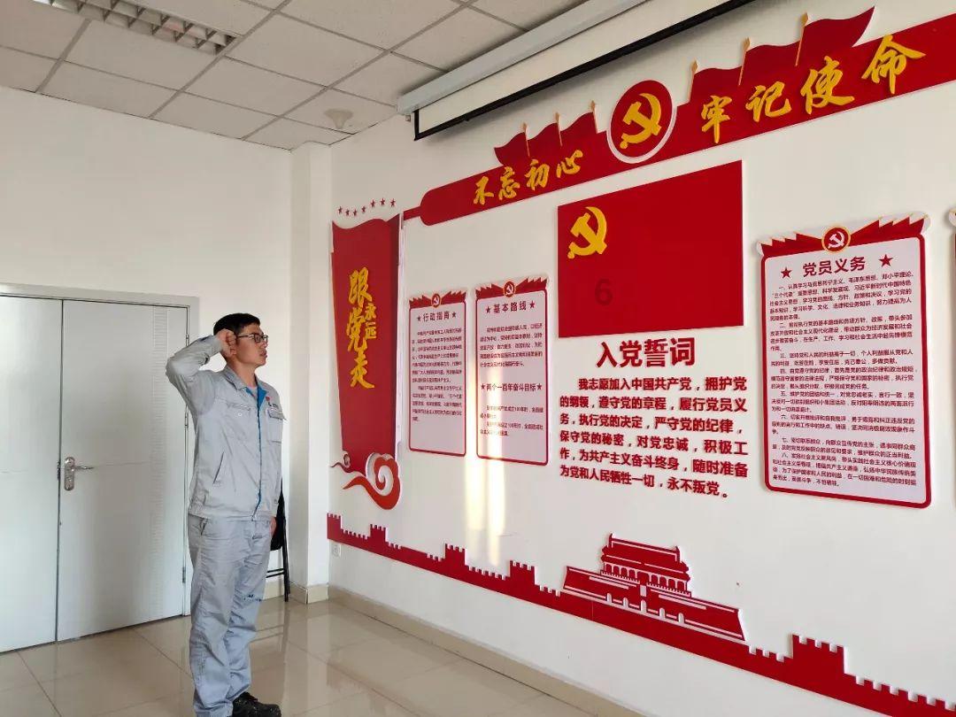 逃离大犀牛出没地